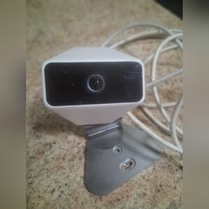 White Security Camara Hooks To Wifi